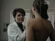 波蘭裸胸檢查美人身體